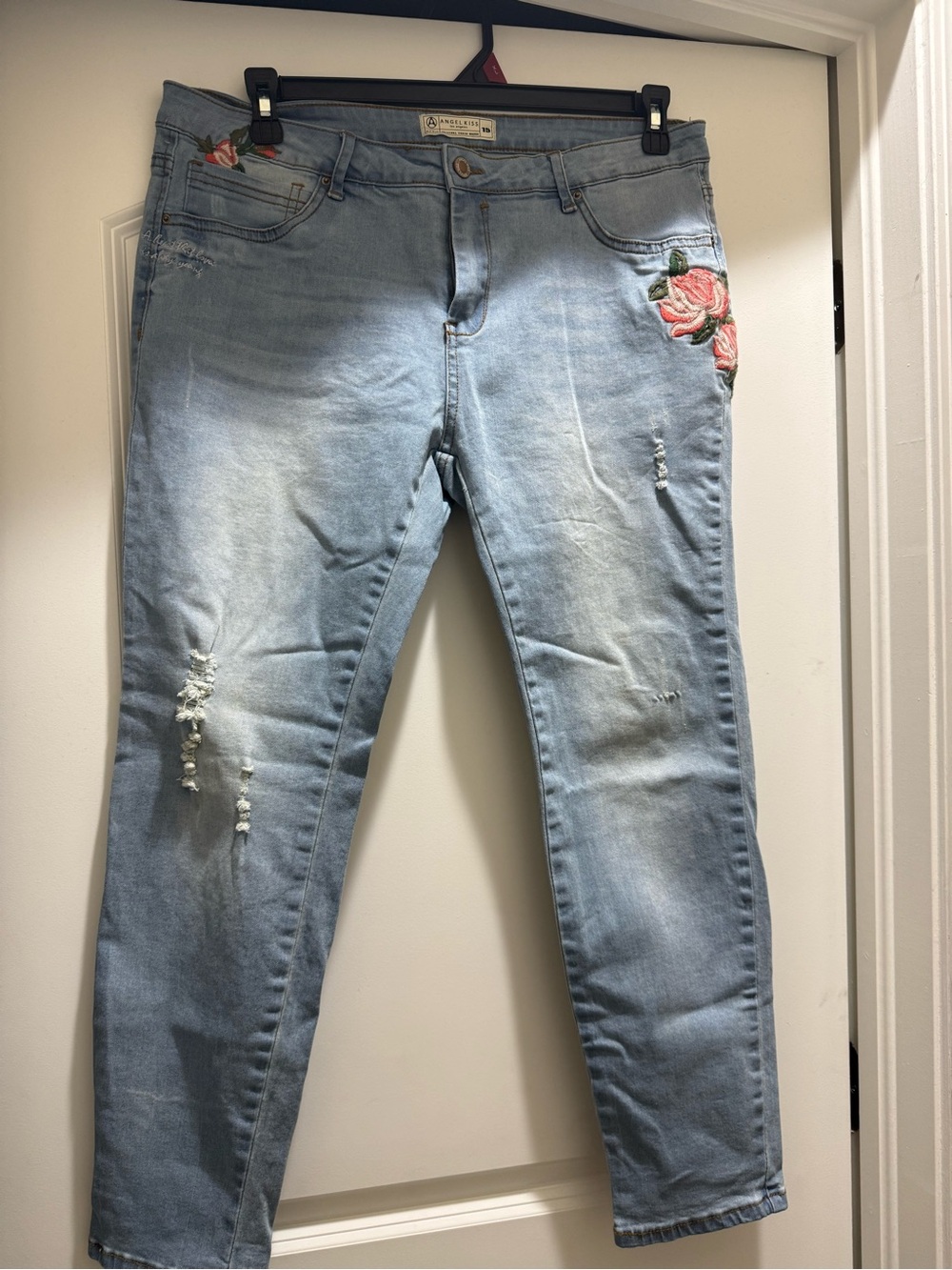 Light Wash Floral Embroidered Women’s Jeans
